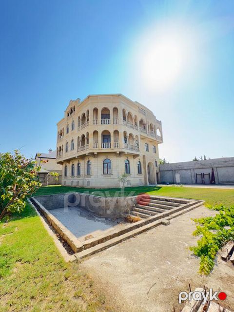Satılır həyət evi/bağ evi 1400 m² — Bakı