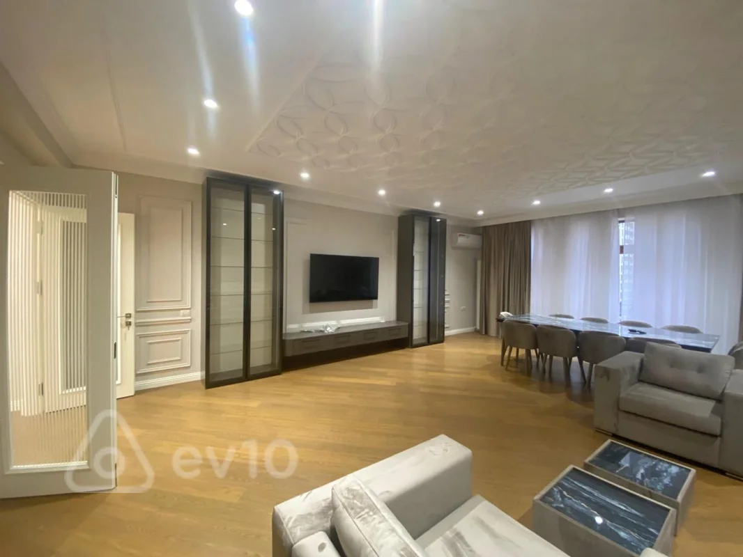 3 otaqlı mənzil, 202 m², Üzeyir hacibəyov — kirayə