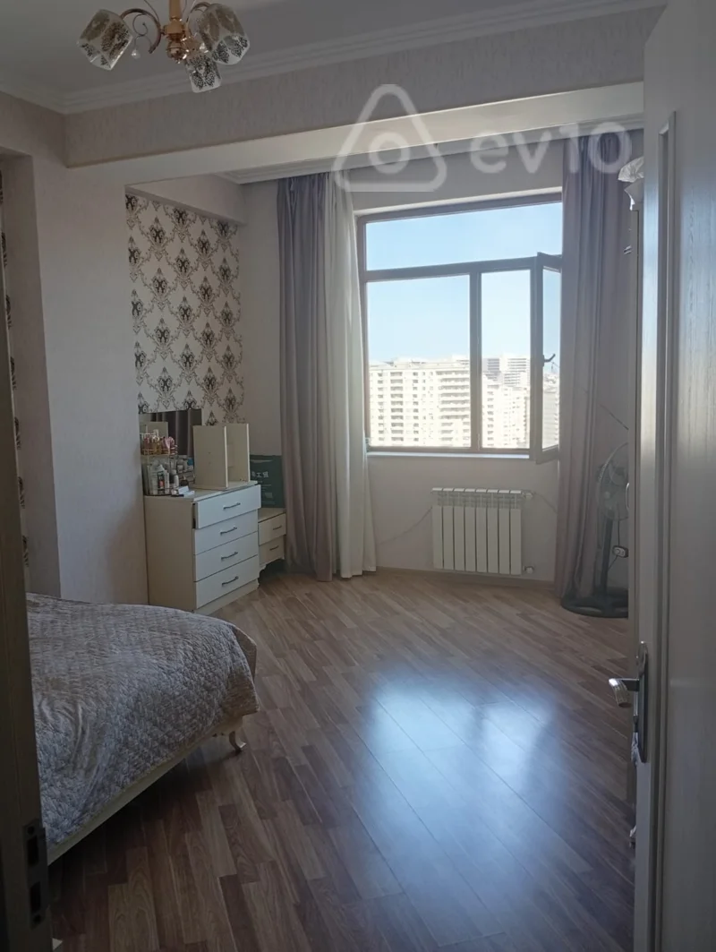 2 otaqlı mənzil, 70 m², İnşaatçılar metrosunun üstü — Mənzil, Bakı (8)