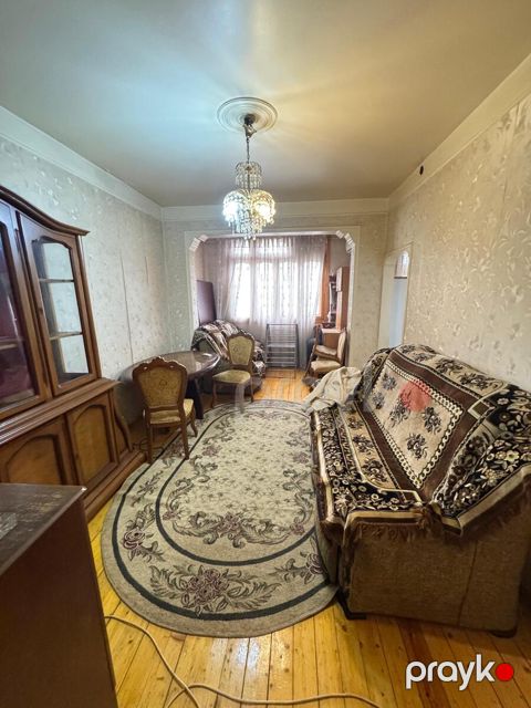 Satılır 2 otaqlı köhnə tikili 50 m²