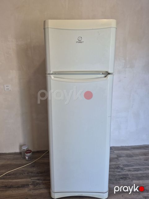 İşlənmiş 2 qapılı Indesit Soyuducu Satılır, rəng - Ağ — Bakı