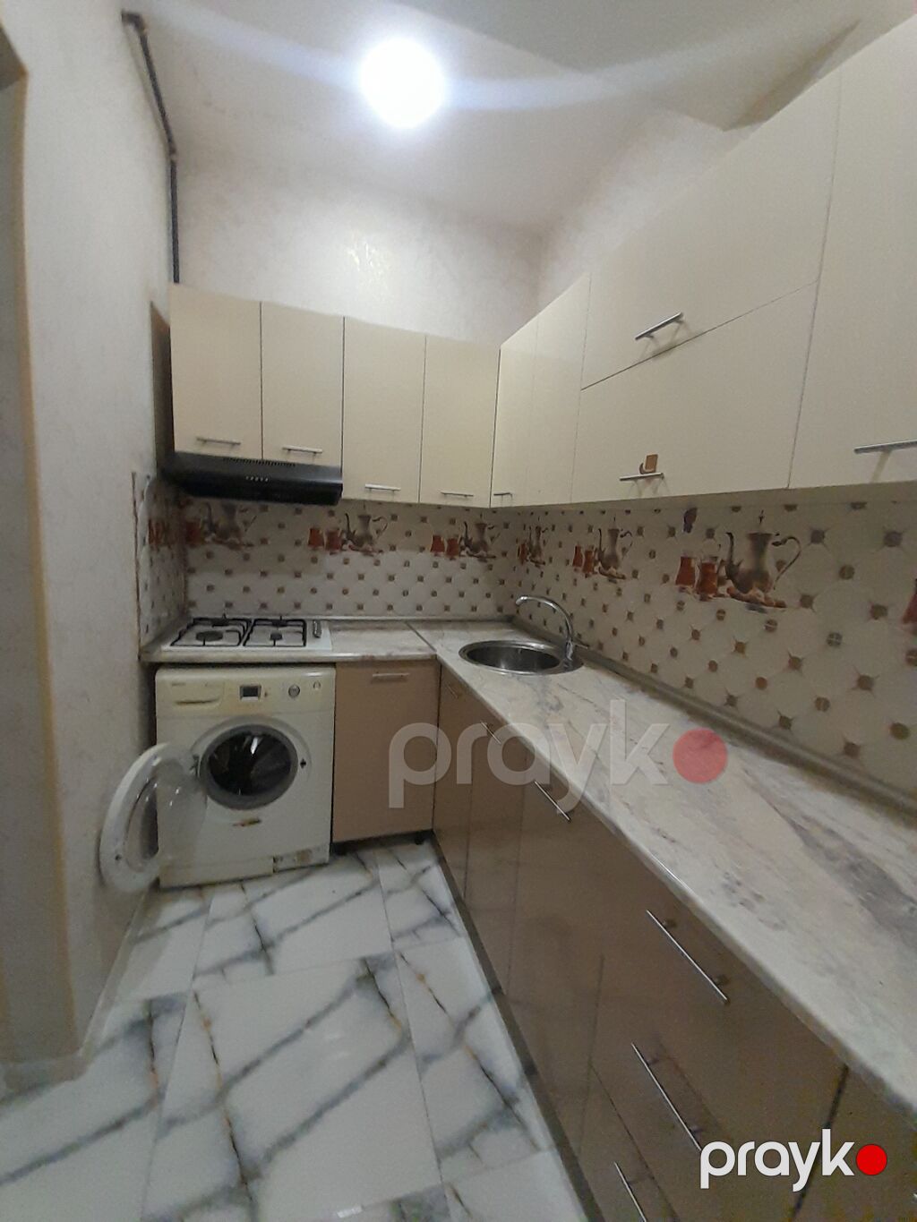 Mənzilin təsviri:Xırfalanda Misir parkinin qarwisindayenitikilide — Mənzil, Bakı (5)