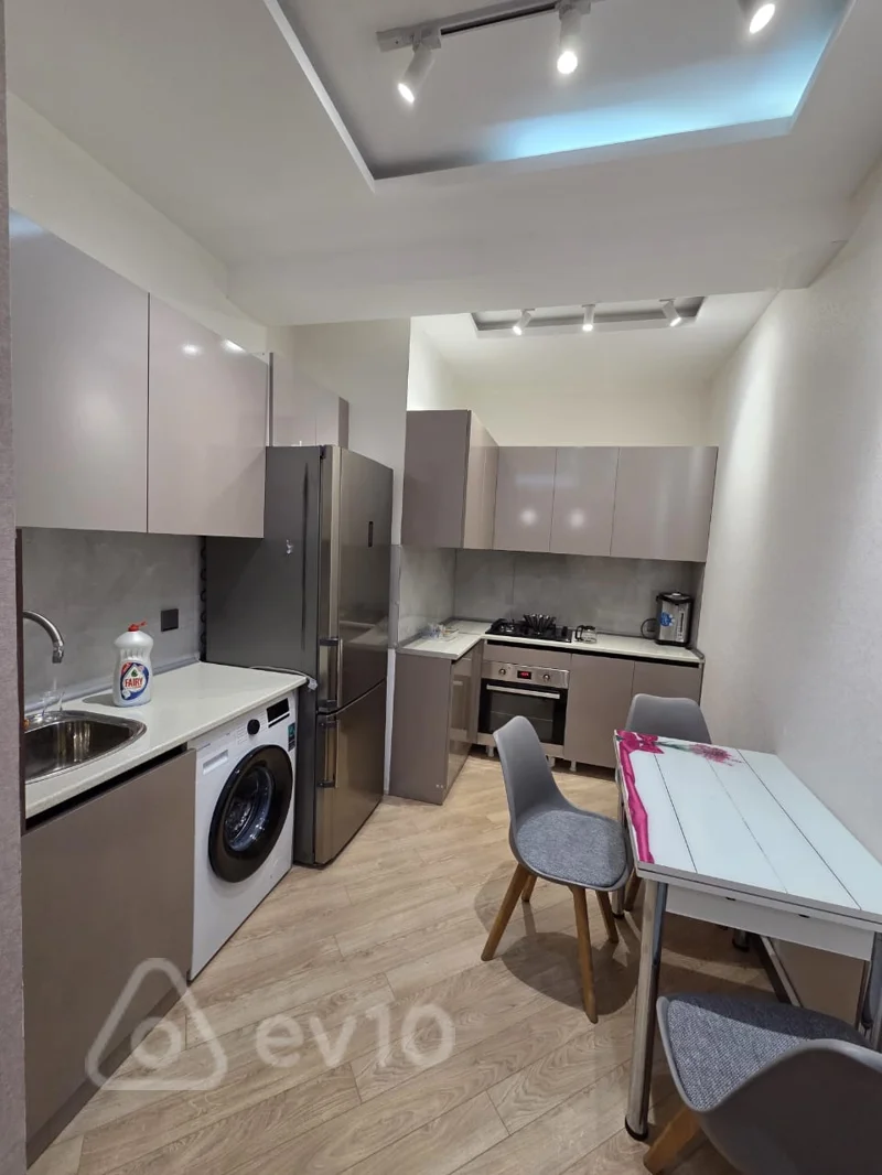 3 otaqlı mənzil, 100 m², 28 May m., Azərbaycan Dillər Universiteti Bakı şəhəri, Salatın Əsgərova küçəsi — kirayə — Mənzil, Bakı (8)
