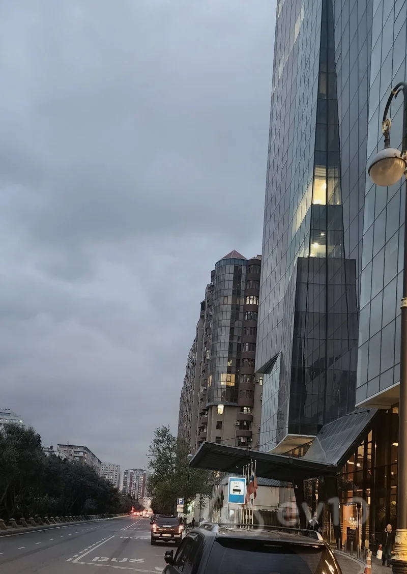 2 otaqlı mənzil, 104 m², Bakı şəhəri, Xocali pr 29. Xətai metrosunun yanı. Dəmirçi plazaya bitişik. Ideal mtk — kirayə — Bakı