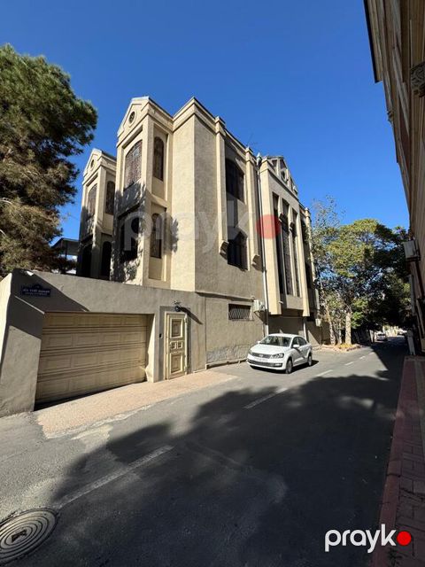 Satılır 6 otaqlı həyət evi/bağ evi 450 m² — Bakı