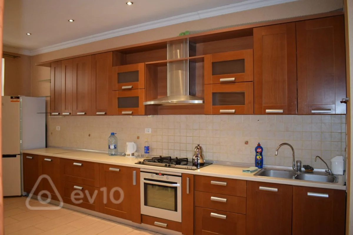 3 otaqlı mənzil, 140 m², Vladislav Plotnikov — kirayə — Mənzil, Bakı (6)