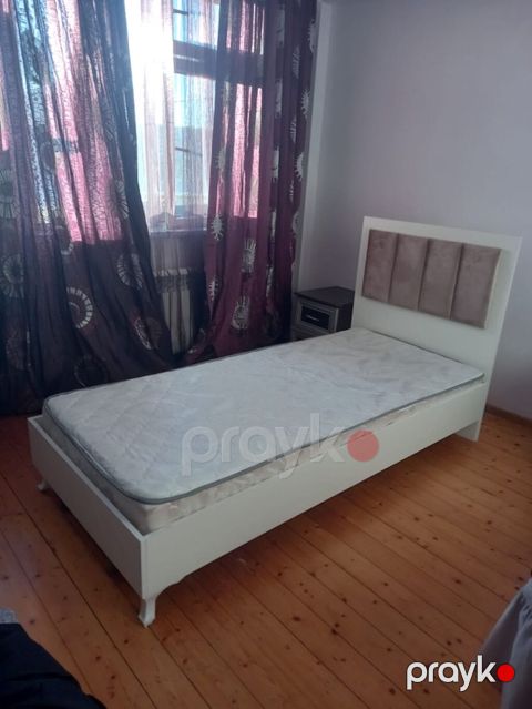 Tək nəfərlik çarpayı və döşək dəsti - Ölçü: təxmini 90x190 sm tək — Bakı