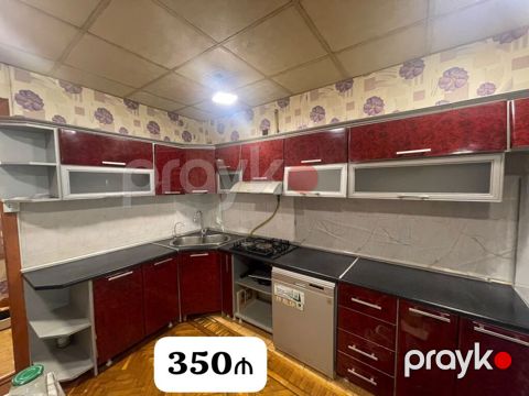Mətbəx mebeli satılır 350₼. Ölçü 3/2. Ümumi 5m. Üzərində moyka — Bakı
