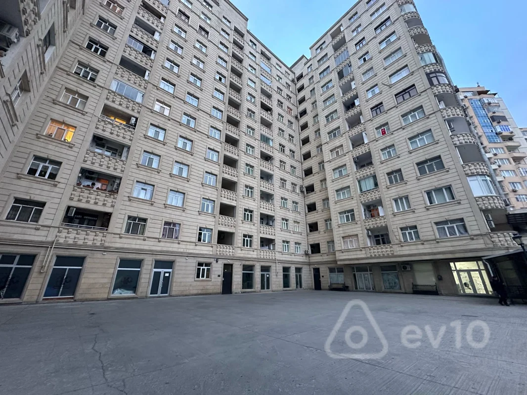 4 otaqlı mənzil, 210 m², Rövşən Hüseynov küçəsi Köhnə Qəzənfər Musabəyov küçəsi) — Bakı