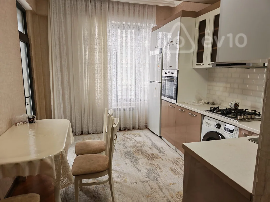 3 otaqlı mənzil, 100 m², Bakı, Vladislav Plotnikov küç. — kirayə — Mənzil, Bakı (9)