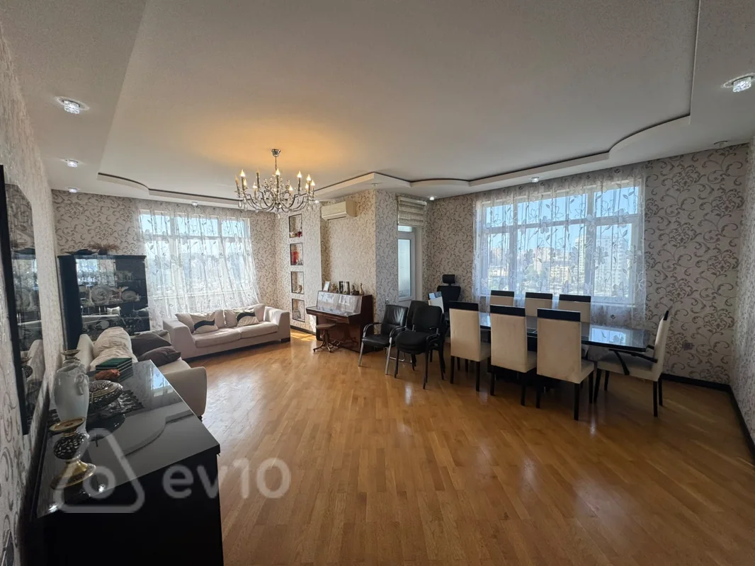 3 otaqlı mənzil, 130 m², abbas mirzə şərifzadə küç — Bakı