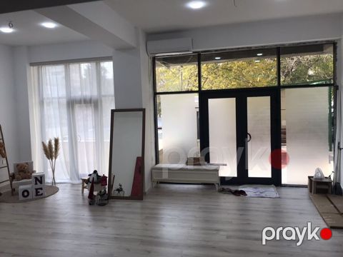 Satılır işıqlı və geniş kommersiya sahəsi - Açıq planlı, hündür — Digah