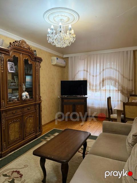 Satılır 2 otaqlı köhnə tikili 60 m² — Bakı