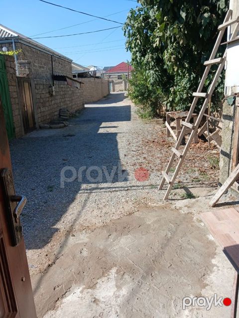 Satılır: həyət evi Bine qesebe merkeze yaxın kanal korpusun kecen kimi — Bakı