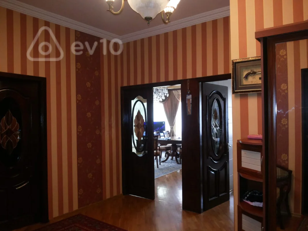 4 otaqlı mənzil, 175 m², Azadlıq prospekti — Bakı