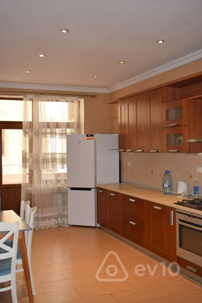 3 otaqlı mənzil, 140 m², Vladislav Plotnikov — kirayə — Mənzil, Bakı (7)