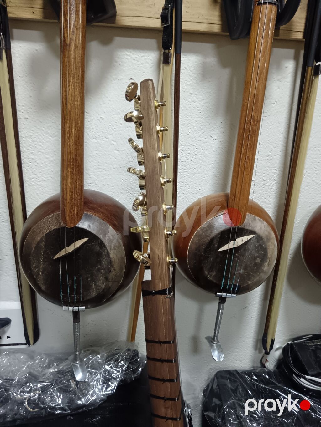 Toy sazı — Gitarlar və digər simli alətlər, Bakı (2)