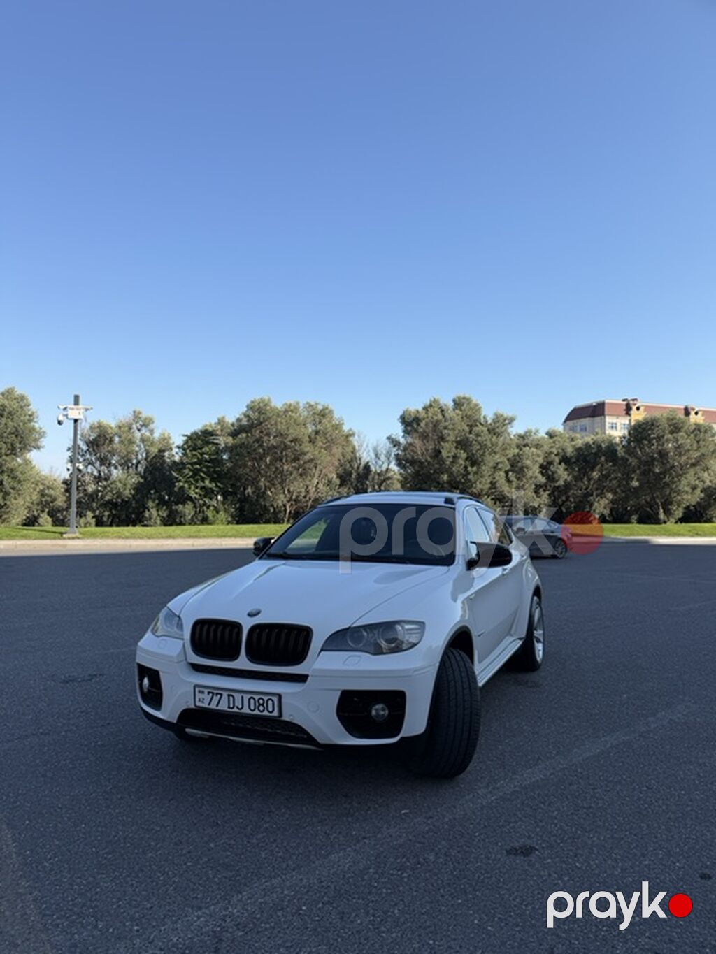 BMW X6 – ağ rəngli, kupe-siluetli premium krossover. Güclü və dinamik — Avtomobillər, Bakı (3)