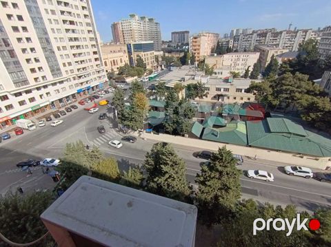 Satılır 4 otaqlı köhnə tikili 120 m²