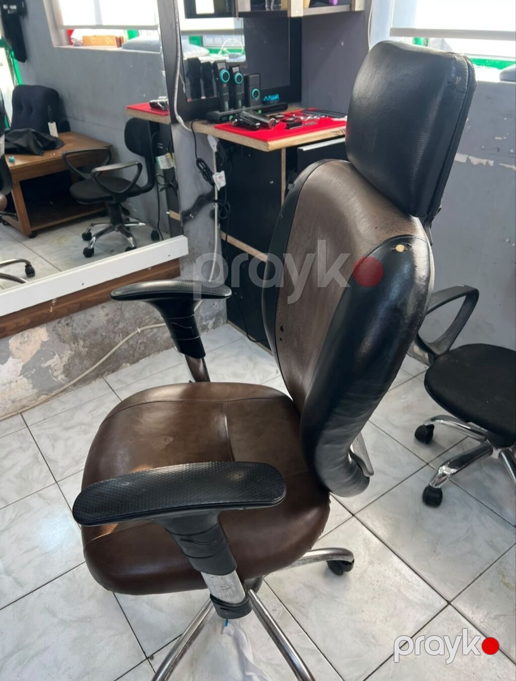 Erqonomik ofis/kreslo stulu - Material: qəhvəyi və qara rəngdə süni — Ofis mebeli, Sumqayıt (2)