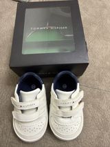 Tommy Hilfiger uşaq ayaqqabısı 0-6 ay. Yep yeni. Çox baha alınıb — Sed İlyas