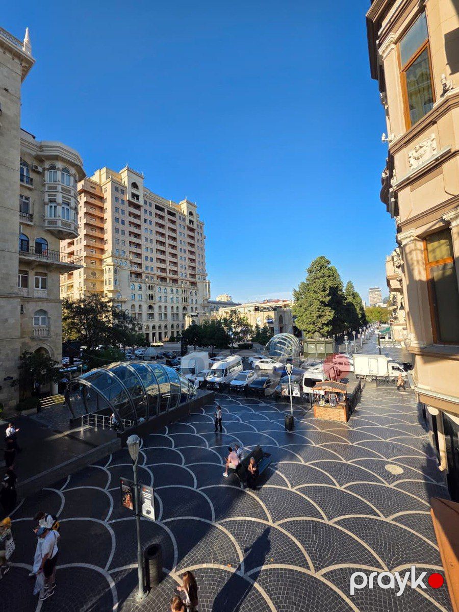 Satılır 4 otaqlı köhnə tikili 110 m² — Mənzil, Bakı (2)