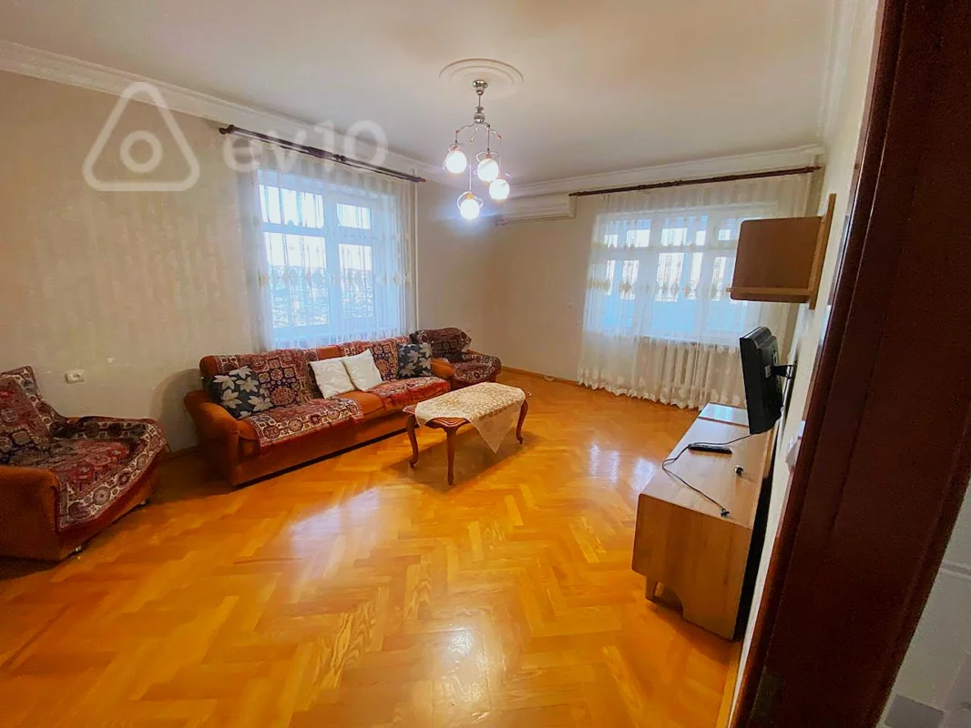 2 otaqlı mənzil, 86 m², İsmayıl Qutqaşınlı küç — Bakı