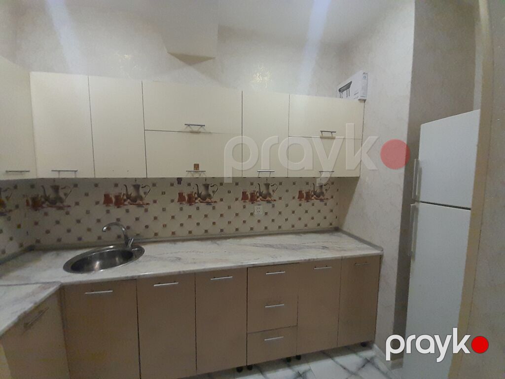Mənzilin təsviri:Xırfalanda Misir parkinin qarwisindayenitikilide — Mənzil, Bakı (4)