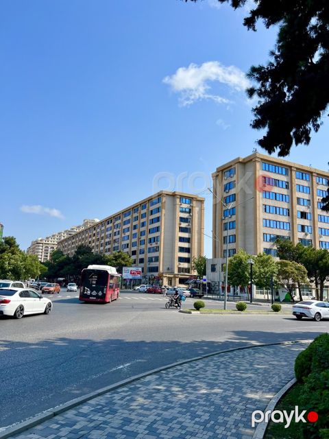 Satılır 4 otaqlı köhnə tikili 110 m² — Bakı
