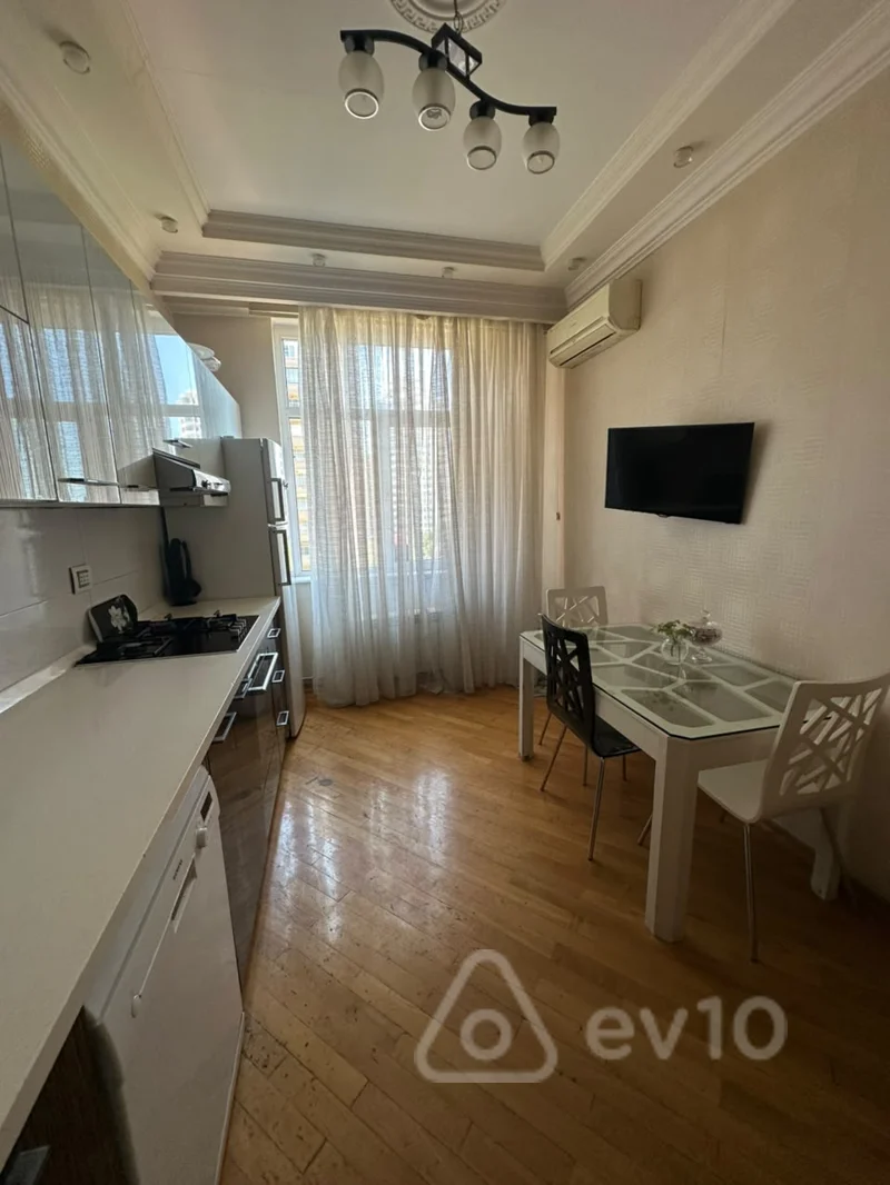3 otaqlı mənzil, 135 m², 8 noyabır — kirayə — Mənzil, Bakı (9)