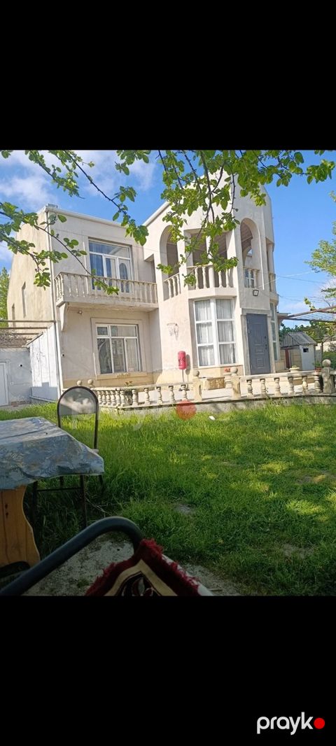 Həyət evi, Biləcəri qəs