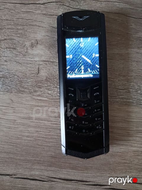 Vertu 8 GB, rəng - Qara, Düyməli