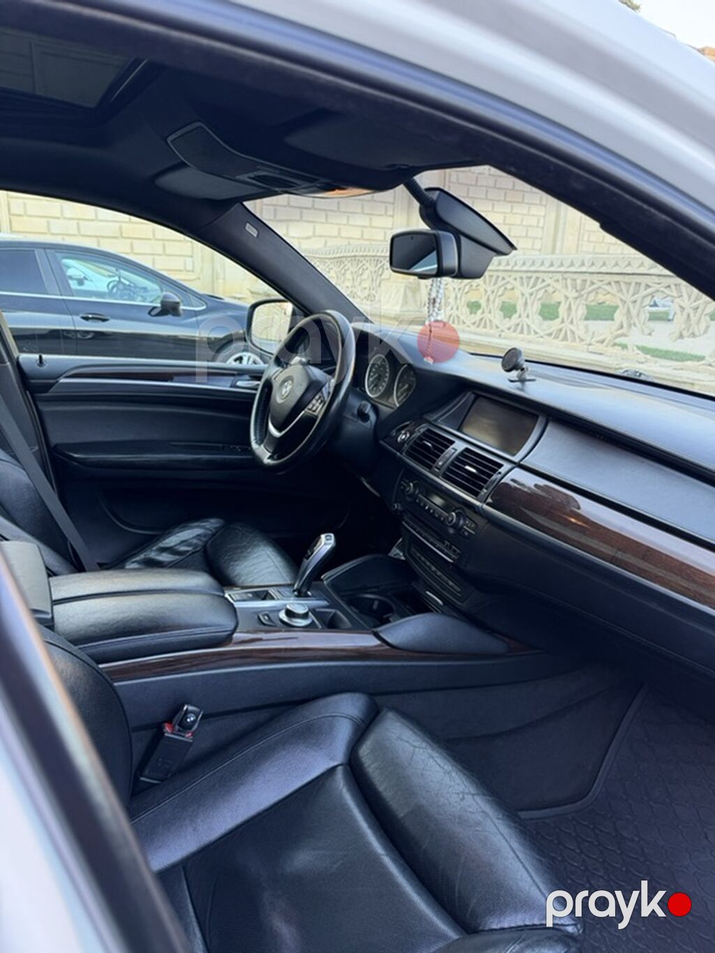 BMW X6 – ağ kuzov, qara interyer Xüsusiyyətlər: - Krossover-kupe — Avtomobillər, Bakı (2)