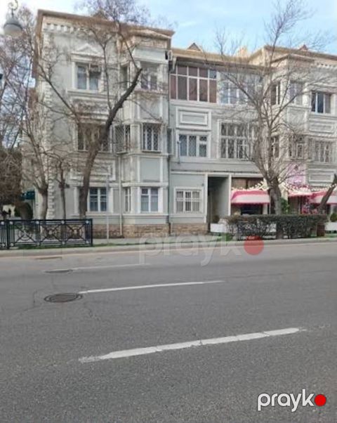 Satılır 4 otaqlı köhnə tikili 100 m² — Bakı
