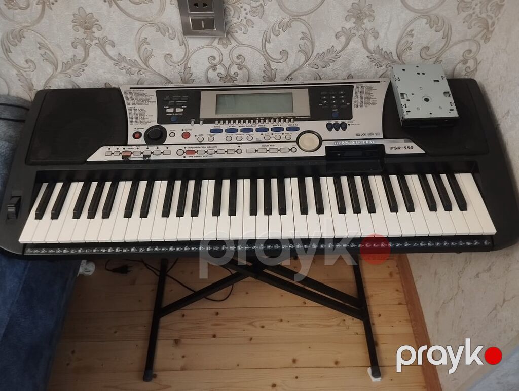 Yamaha PSR-550 sintezator Xüsusiyyətlər: - 61 ədəd tam ölçülü klaviş — Pianino və digər klaviş alətləri, Bakı (2)
