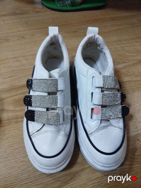 Ağ rəngli gündəlik sneakers (38 razmer) - Model: bağsız — Bakı