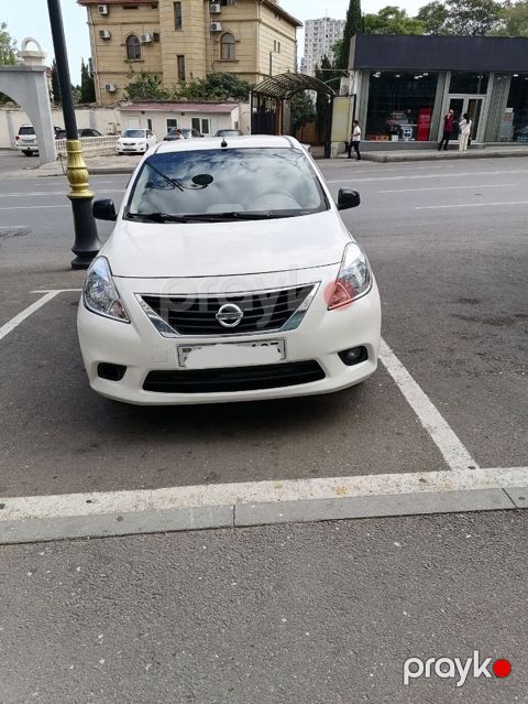 Nissan Sunny: 1.5 l 2013 il Sedan