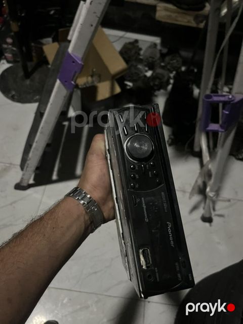 Pioneer avtomobil maqnitolası - Ön paneldə idarəetmə düymələri və iri — Bakı