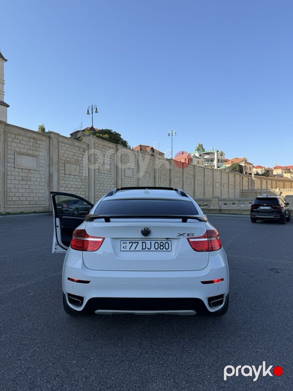 BMW X6 – ağ rəngli, kupe-siluetli premium krossover. Güclü və dinamik — Avtomobillər, Bakı (7)