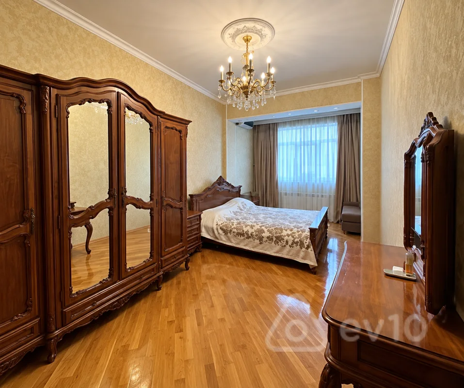 4 otaqlı mənzil, 210 m², Rövşən Hüseynov küçəsi Köhnə Qəzənfər Musabəyov küçəsi) — Mənzil, Bakı (11)