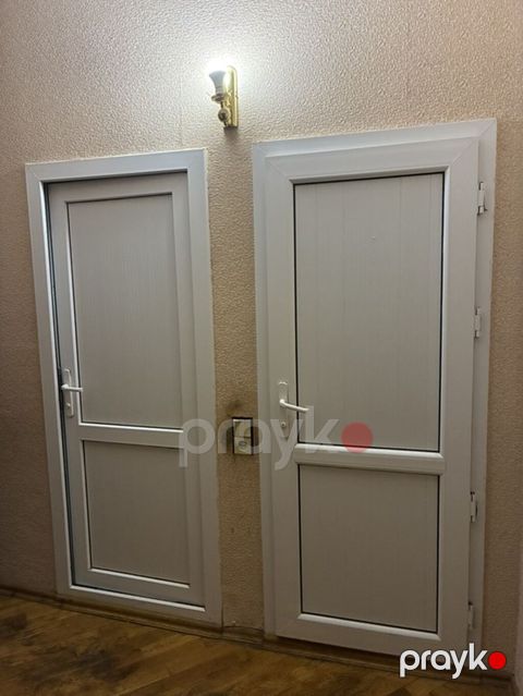 PVC qapılar və alüminium radiatorlar - 2 ədəd ağ rəngli PVC qapı — Bakı