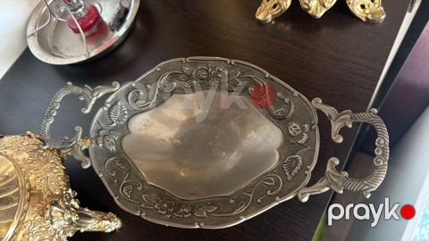 Antik üslubda metal qab – iki qulplu, oyma naxışlı. - Material: döküm — Fatmayı