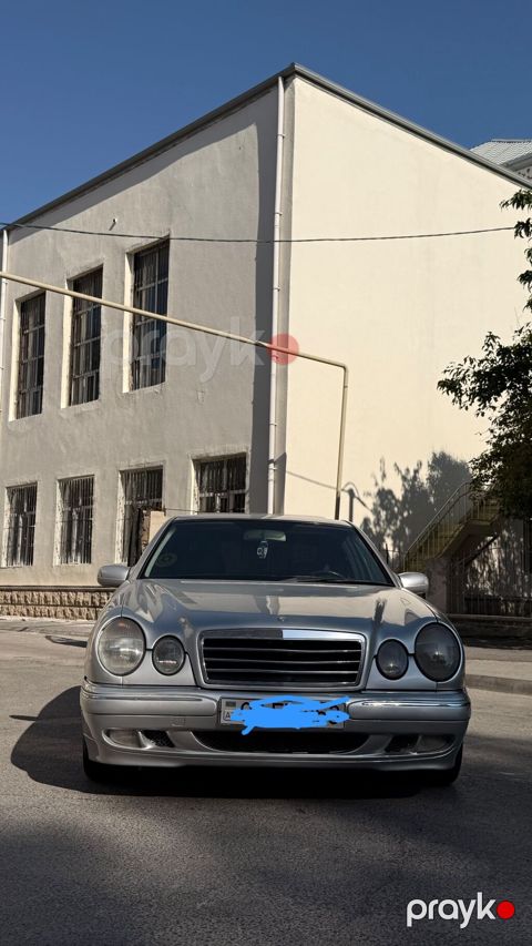 Mercedes-Benz sedan (W210 seriyası) - Kuzov: sedan, gümüşü rəng — Bakı