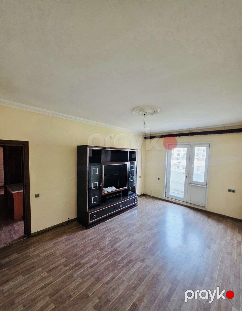 Satılır 2 otaqlı köhnə tikili 63 m² — Mənzil, Bakı (2)