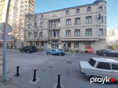 Satılır obyekt 2105.7 m² — Bakı