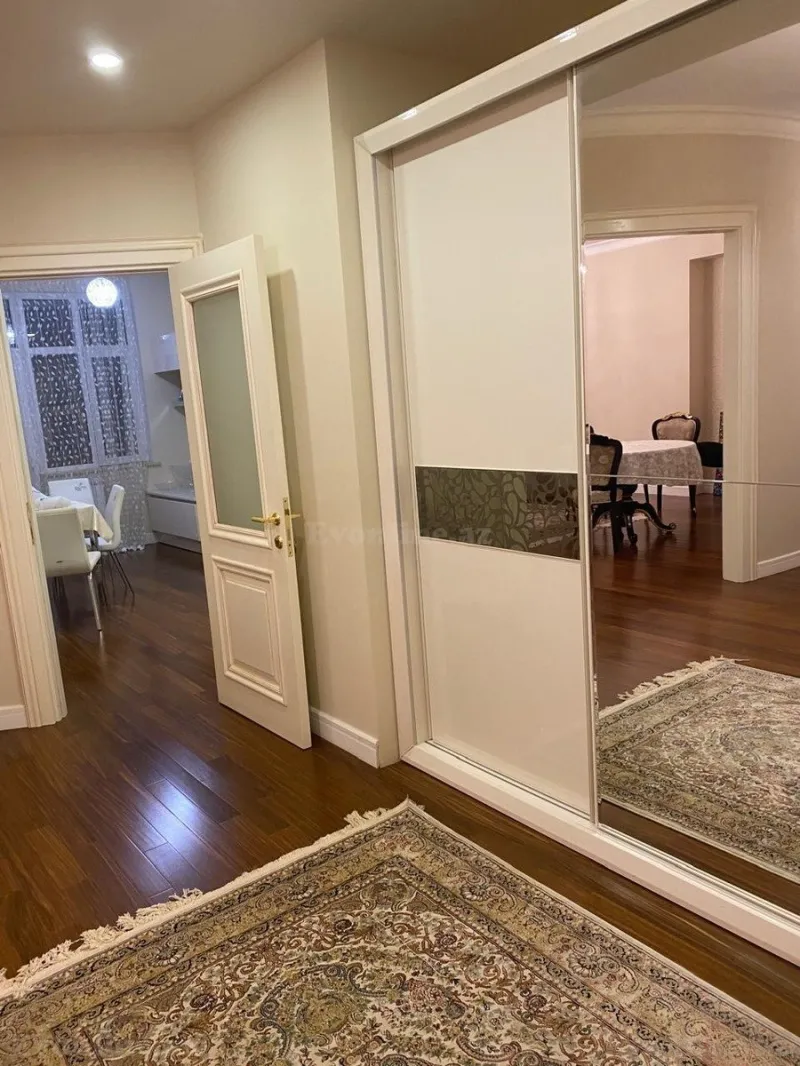 Kirayə verilir 3 otaqlı Mənzil Yeni tikili 150 m² Bakı, Yasamal r., Elmlər Akademiyası m — Bakı