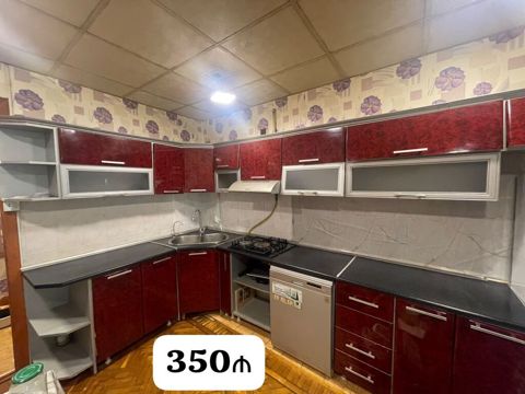 Mətbəx mebeli satılır 350₼. Ölçü 3/2. Ümumi 5m. Üzərində moyka — Mətbəx mebeli
