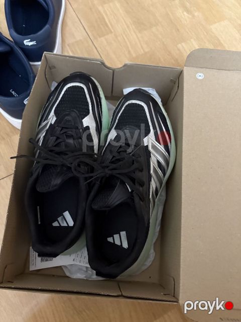 Satilir original adidas firmasinin krossovkasi veziyyeti yaxsidi Hec — Bakı
