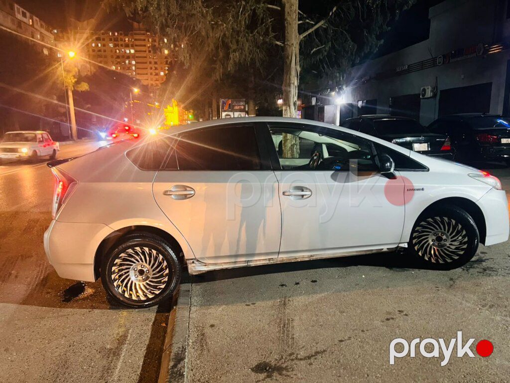 Toyota Prius, 1.8 L, 1.3 kWh, 2010 il, 579 364 km — Avtomobillər, Bakı (8)