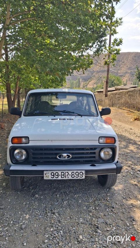 VAZ (Lada) 4x4 Niva: 1.7 l 2012 il 296000 km Sedan